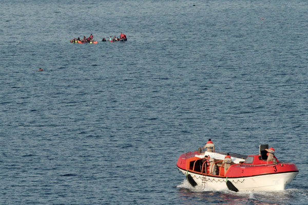 نجات 4 پناهجوی ایرانی توسط ماهیگیر بریتانیایی بعد از 2 روز سرگردانی