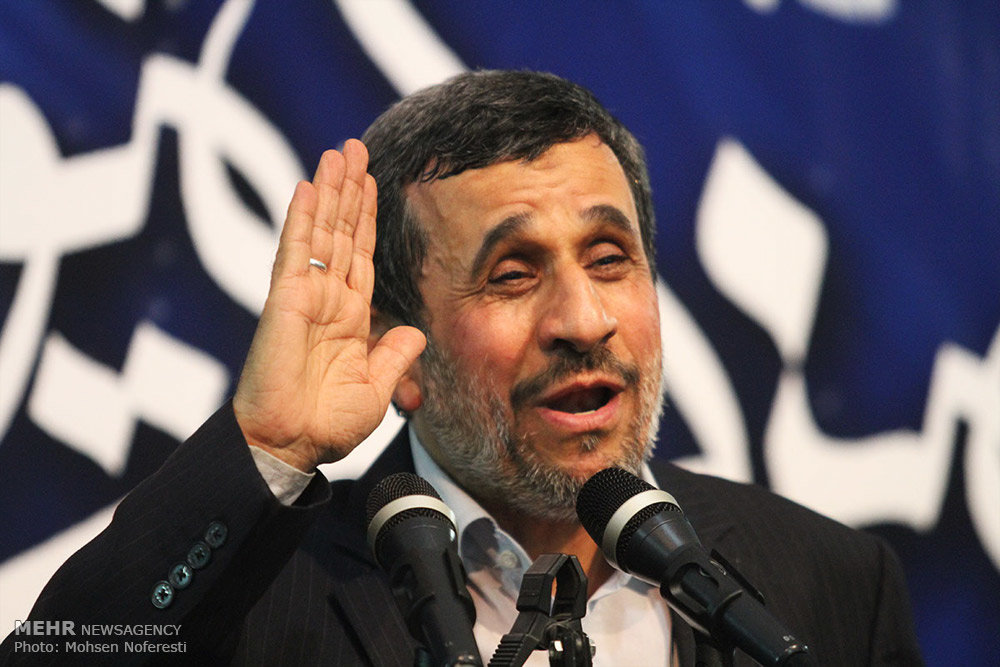 مردم خطاب به احمدی‌نژاد: «چرا مردم را در آن 8 سال بدبخت‌تر کردی؟»