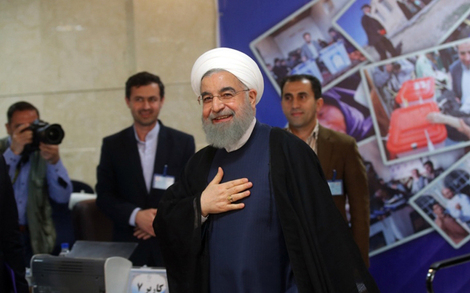 کیهان: روحانی دستور تدوین لایحۀ همه‌پرسی را صادر کرده است