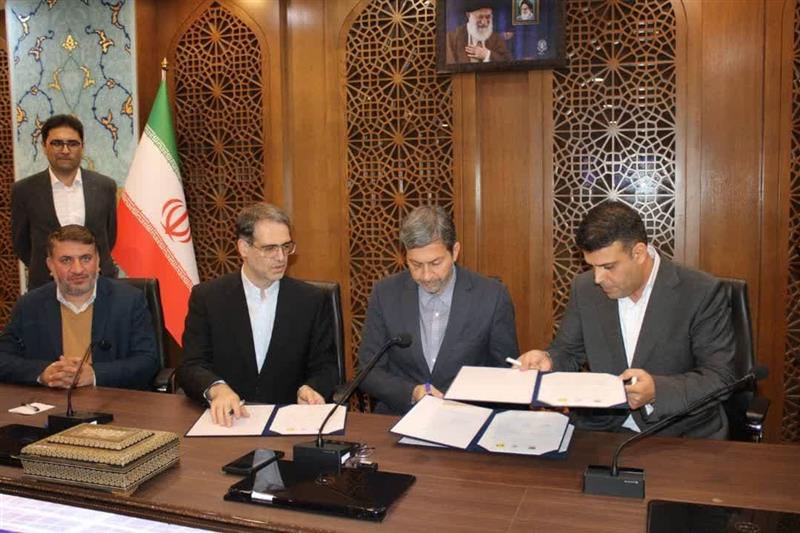 امضای تفاهم‌نامه احداث نیروگاه خورشیدی ۴۰۰ مگاواتی در ذوب‌آهن اصفهان
